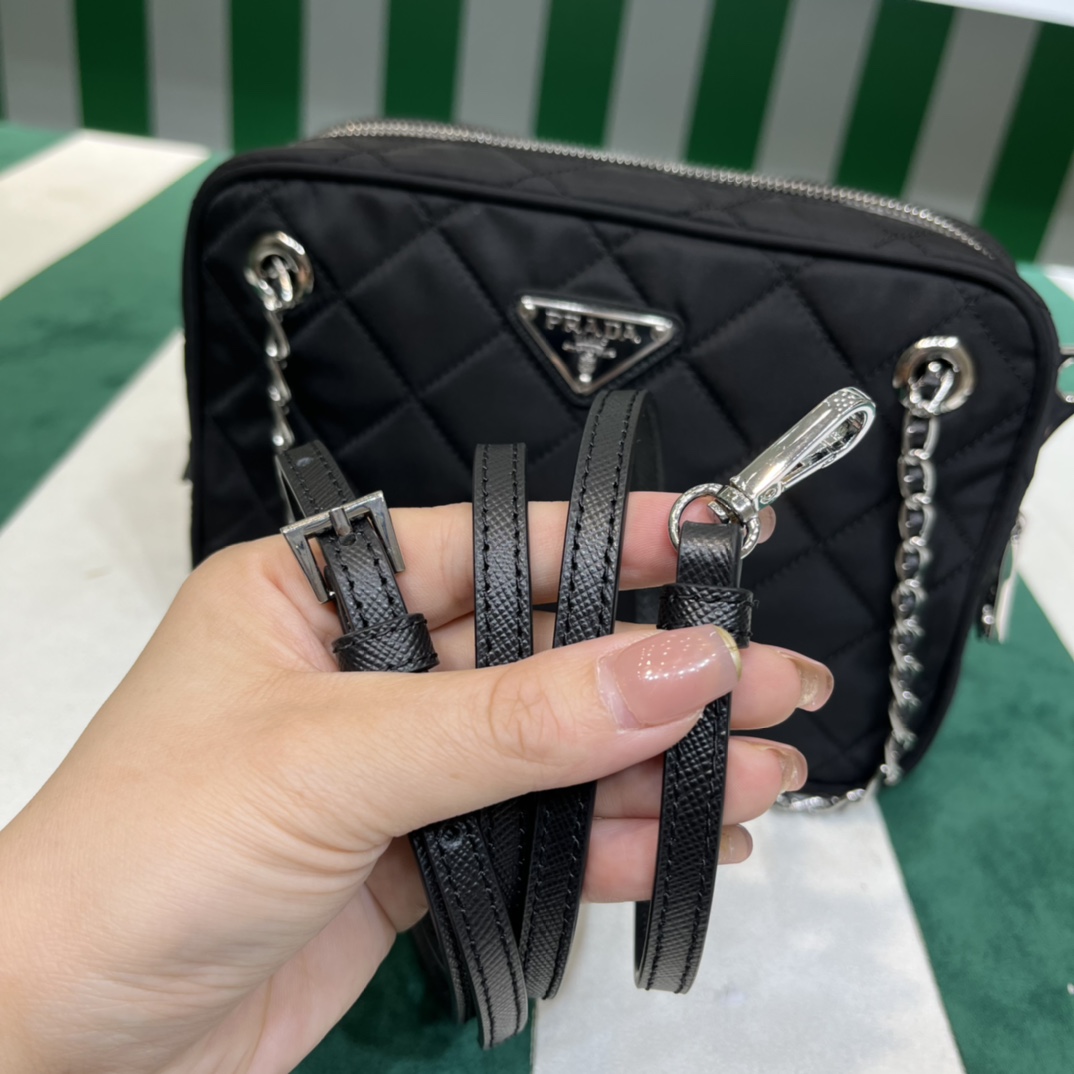 Pradα Vintage Handbags 1BH910