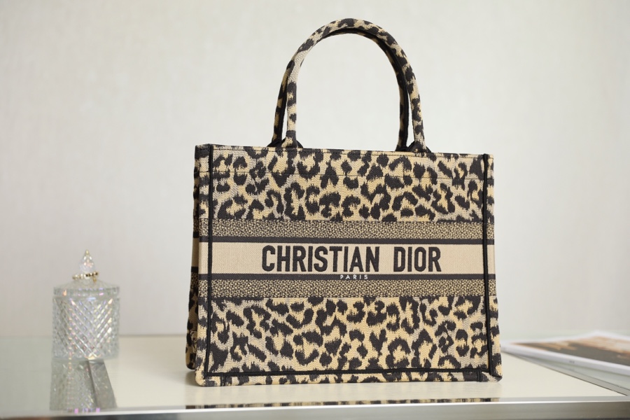 D*or small book tote-36.5cm