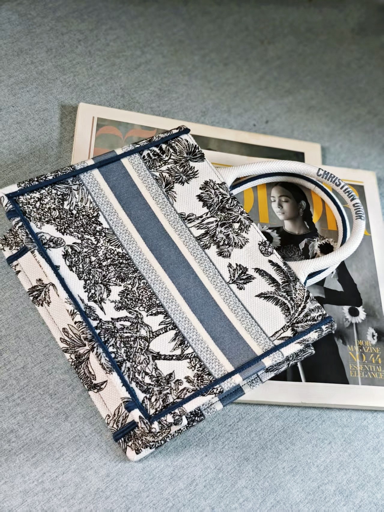 Diro Book Tote