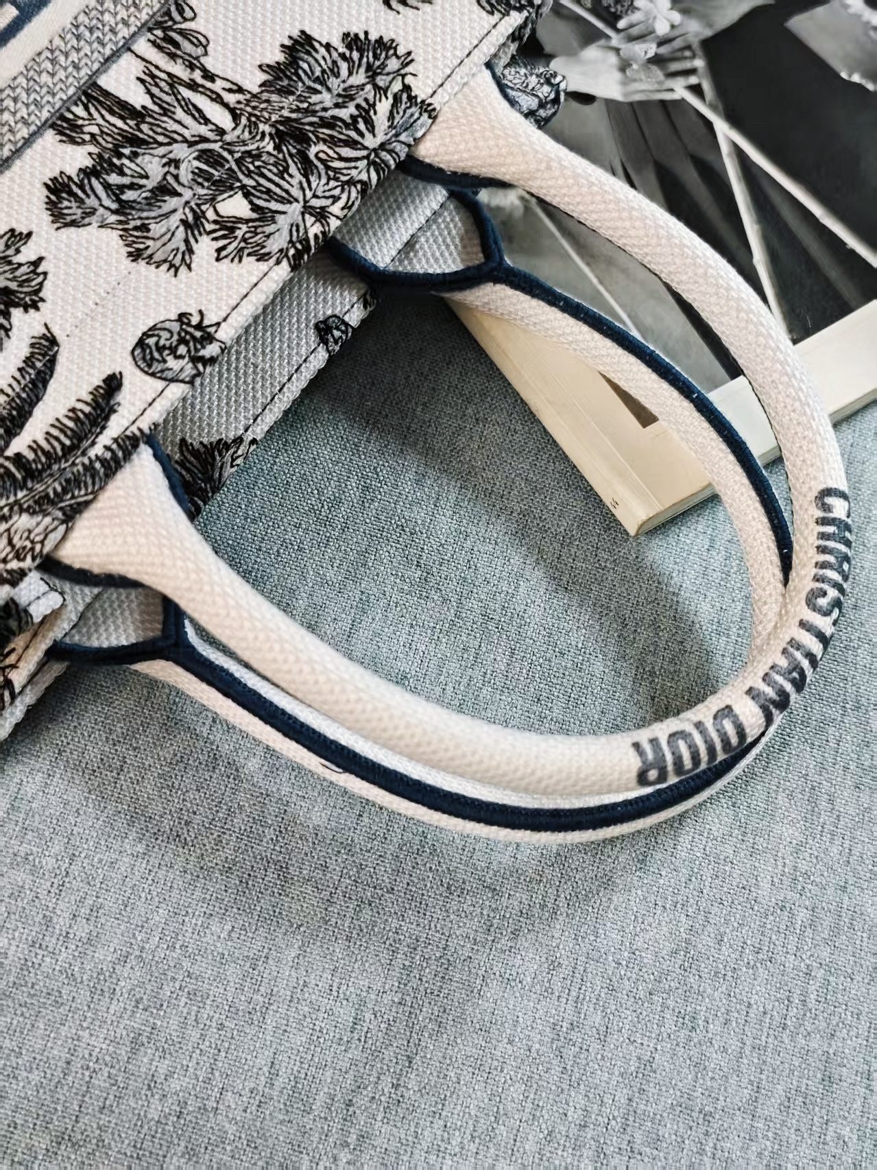 Diro Book Tote
