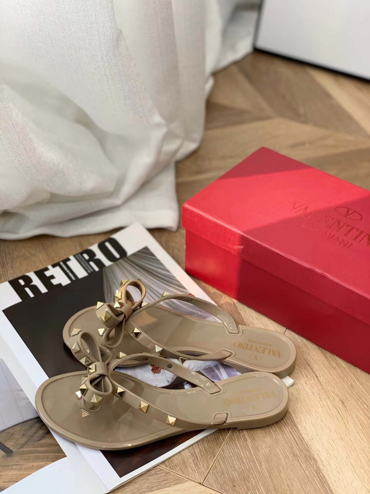 Valentino Slides