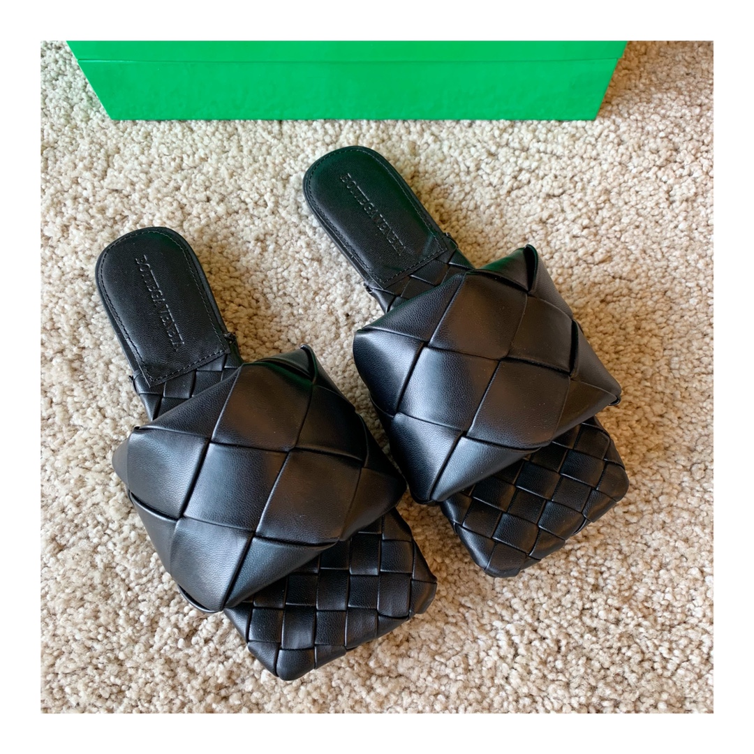 bo*te*ga Ve*ne*ta sandals
