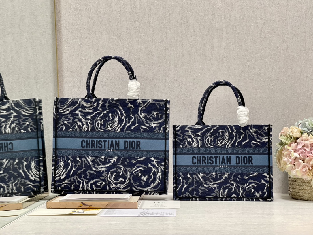 D*or book tote