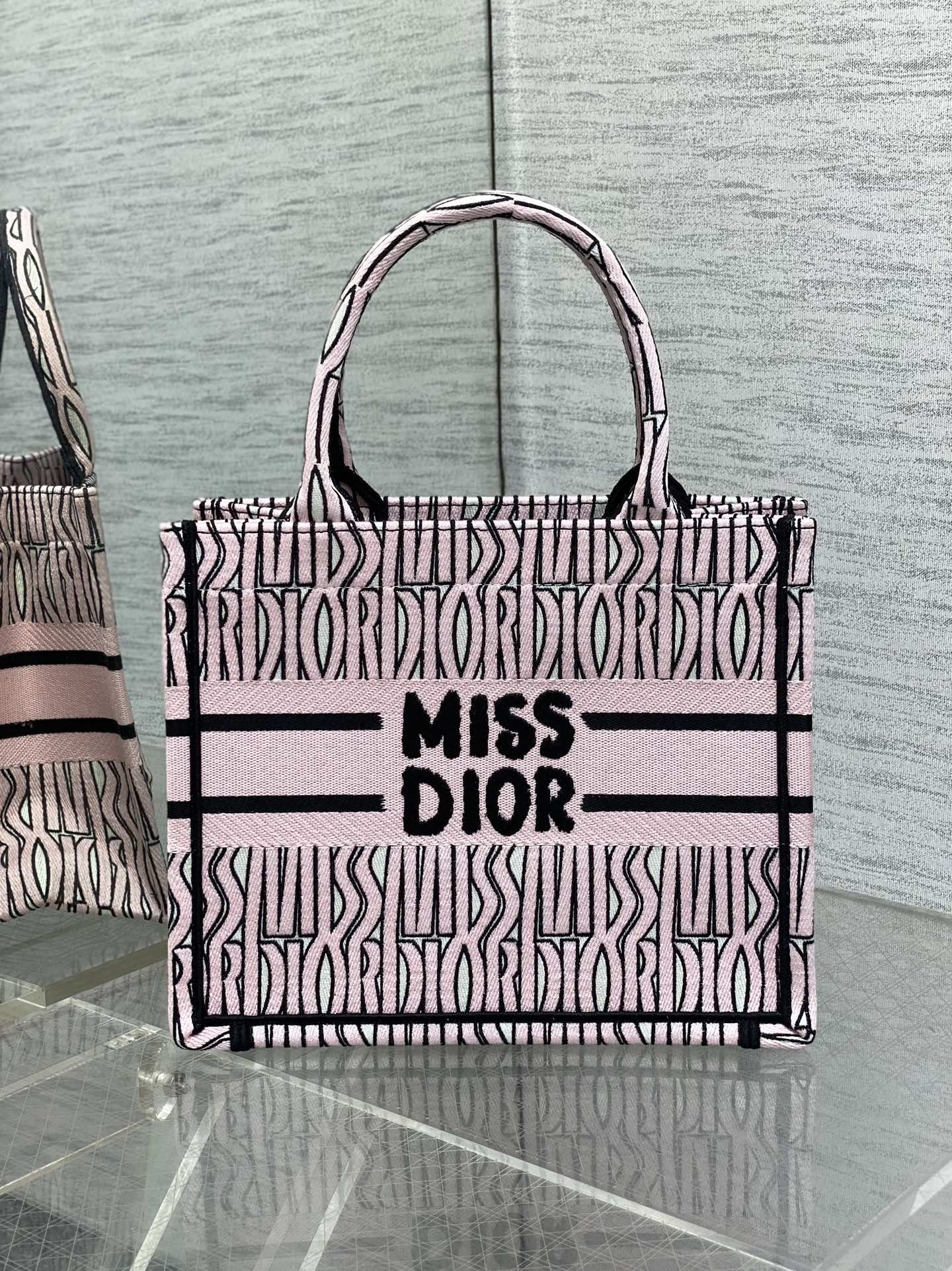D*or small book tote-26*8*22cm