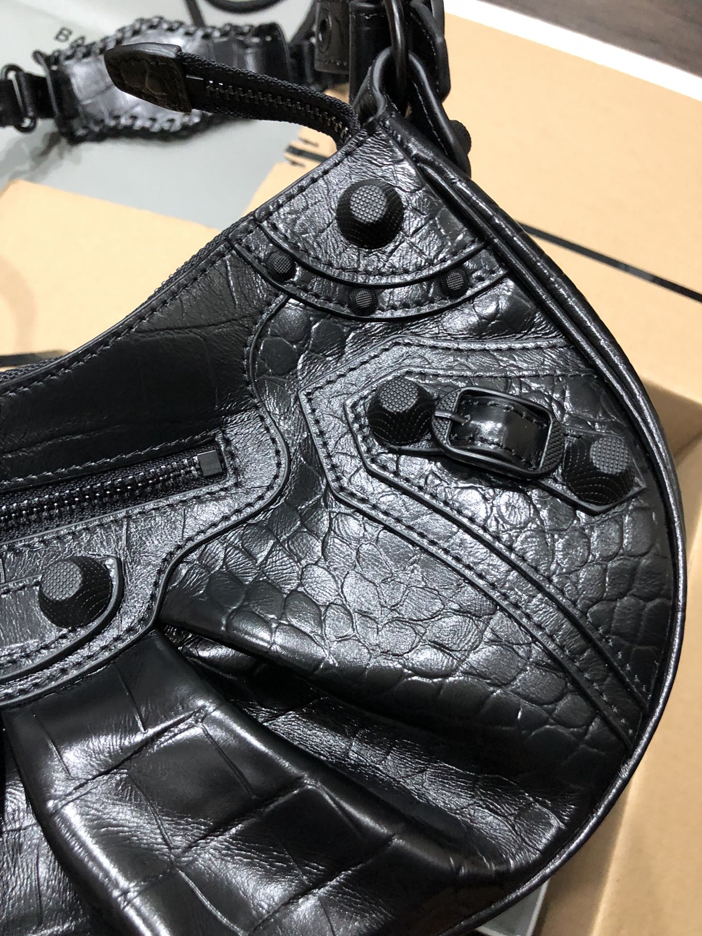 Balenciag Le Cagole Handbags-Crocodile-33*16*8CM