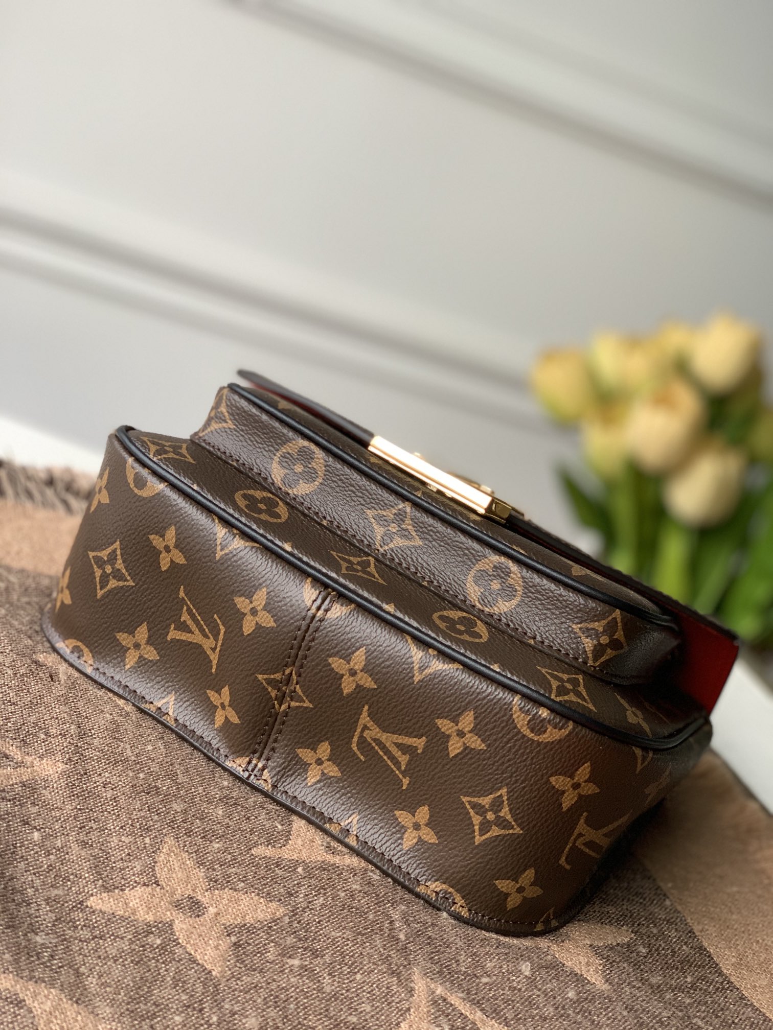 l0*is V*t0n compact chain bag m45592 -22*17*10cm