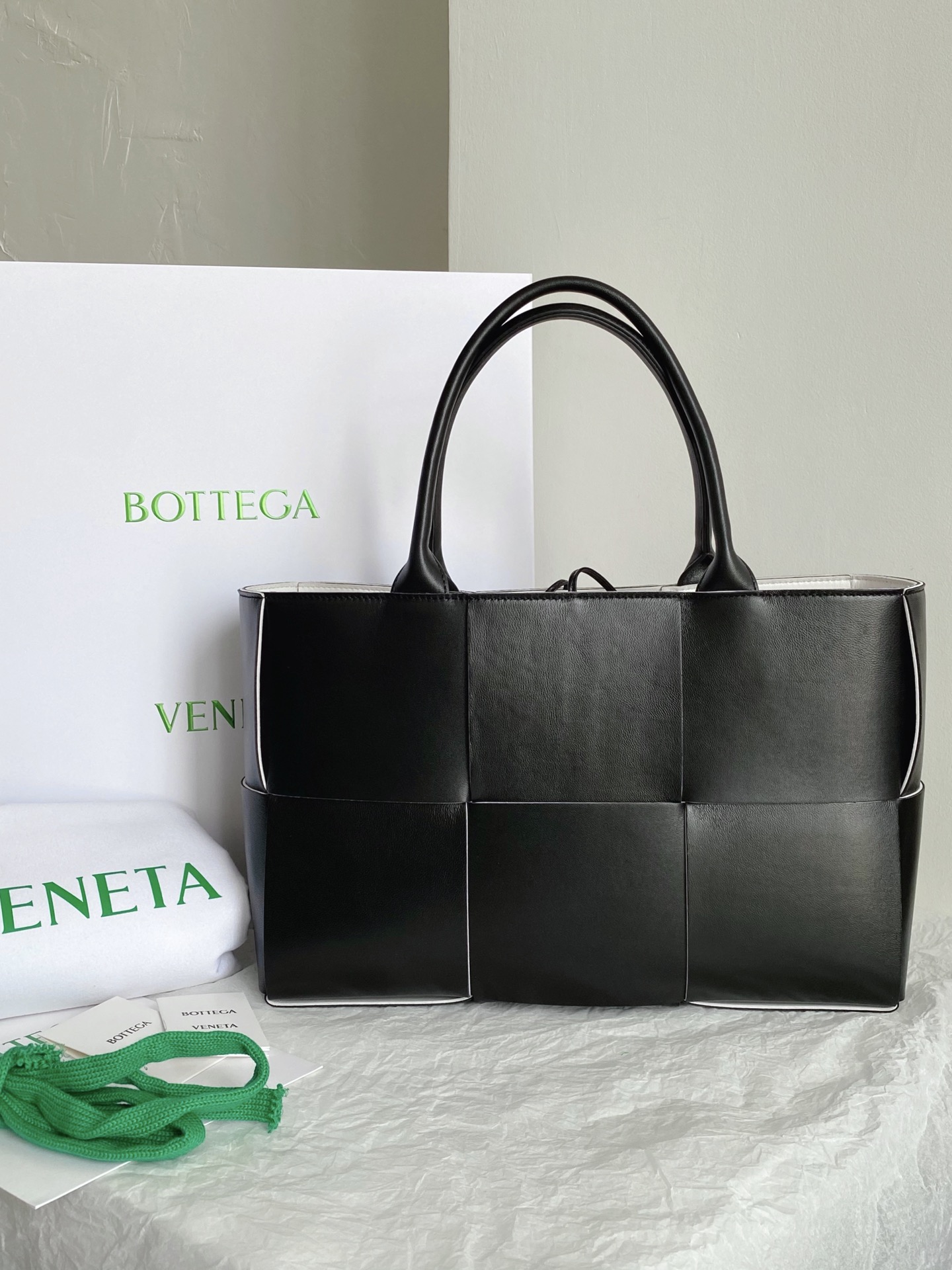 bo*te*ga Ve*ne*tatote-41×27×14cm