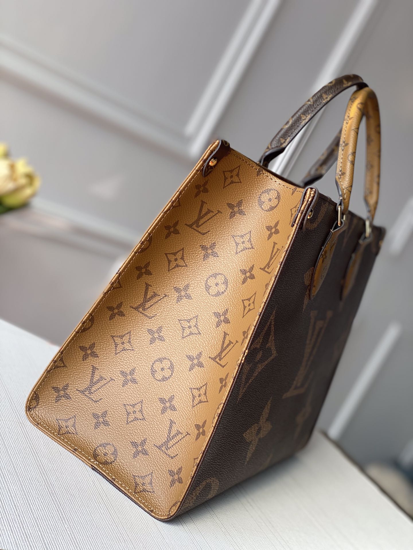 l0*is V*t0n small onthego handbag-35*28*15cm(black strap)
