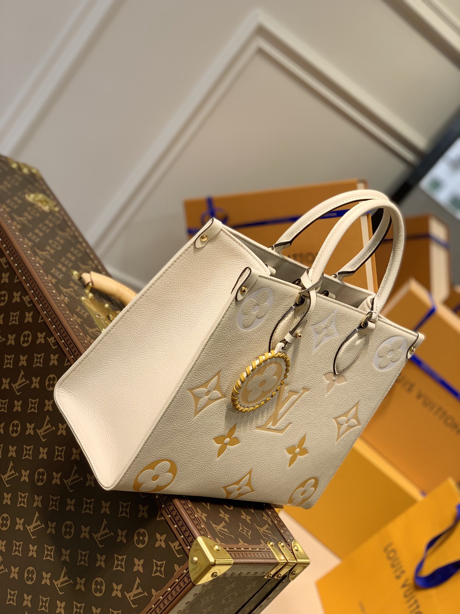 l0*is V*t0n by the pooll onthego handbag-35*27*14cm