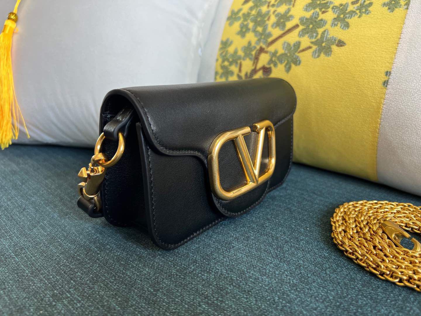 Valentino Garavani Shoulder Bag-20*12*4CM