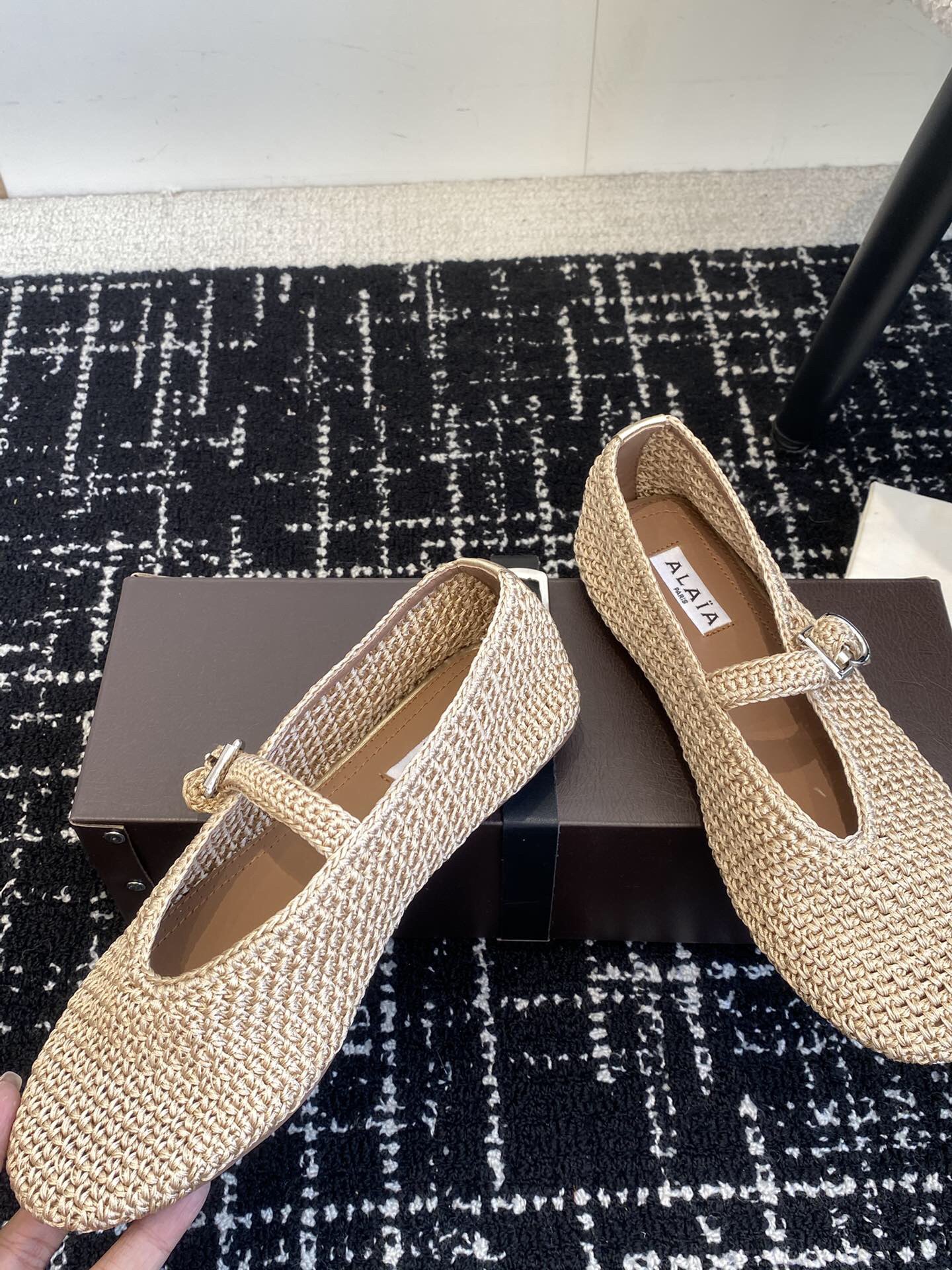 ALAIA Flats
