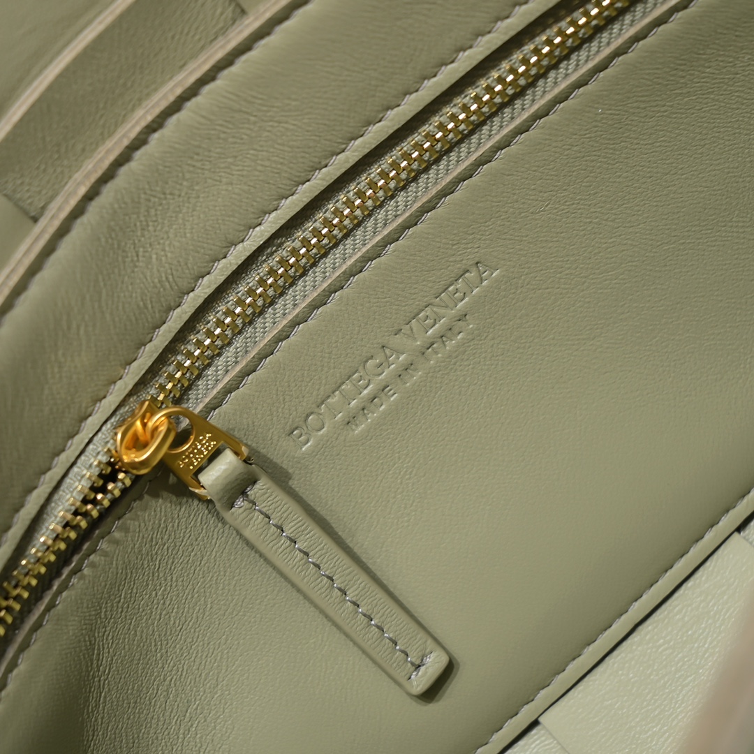 bo*te*ga Ve*ne*ta cassette bag-23x15x6cm