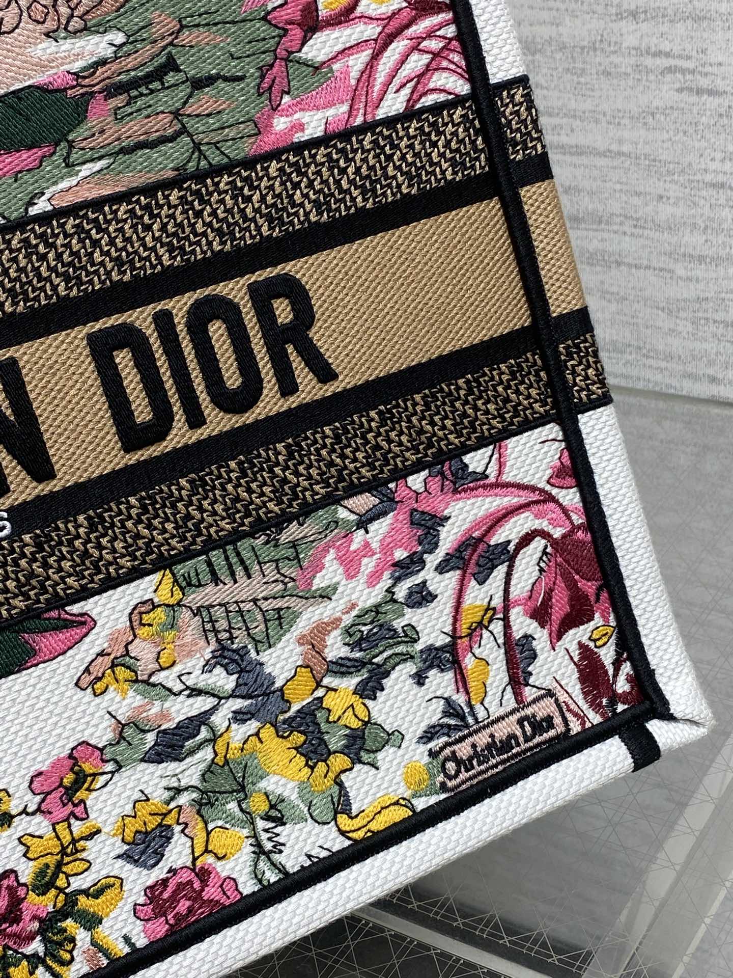 Diro Book Tote