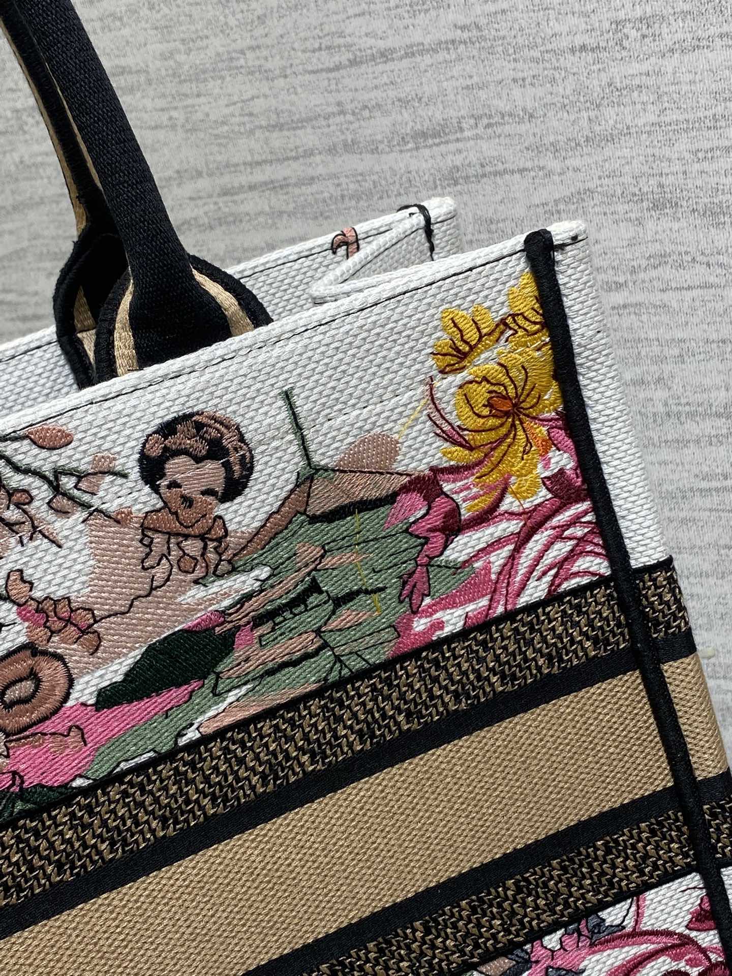 Diro Book Tote