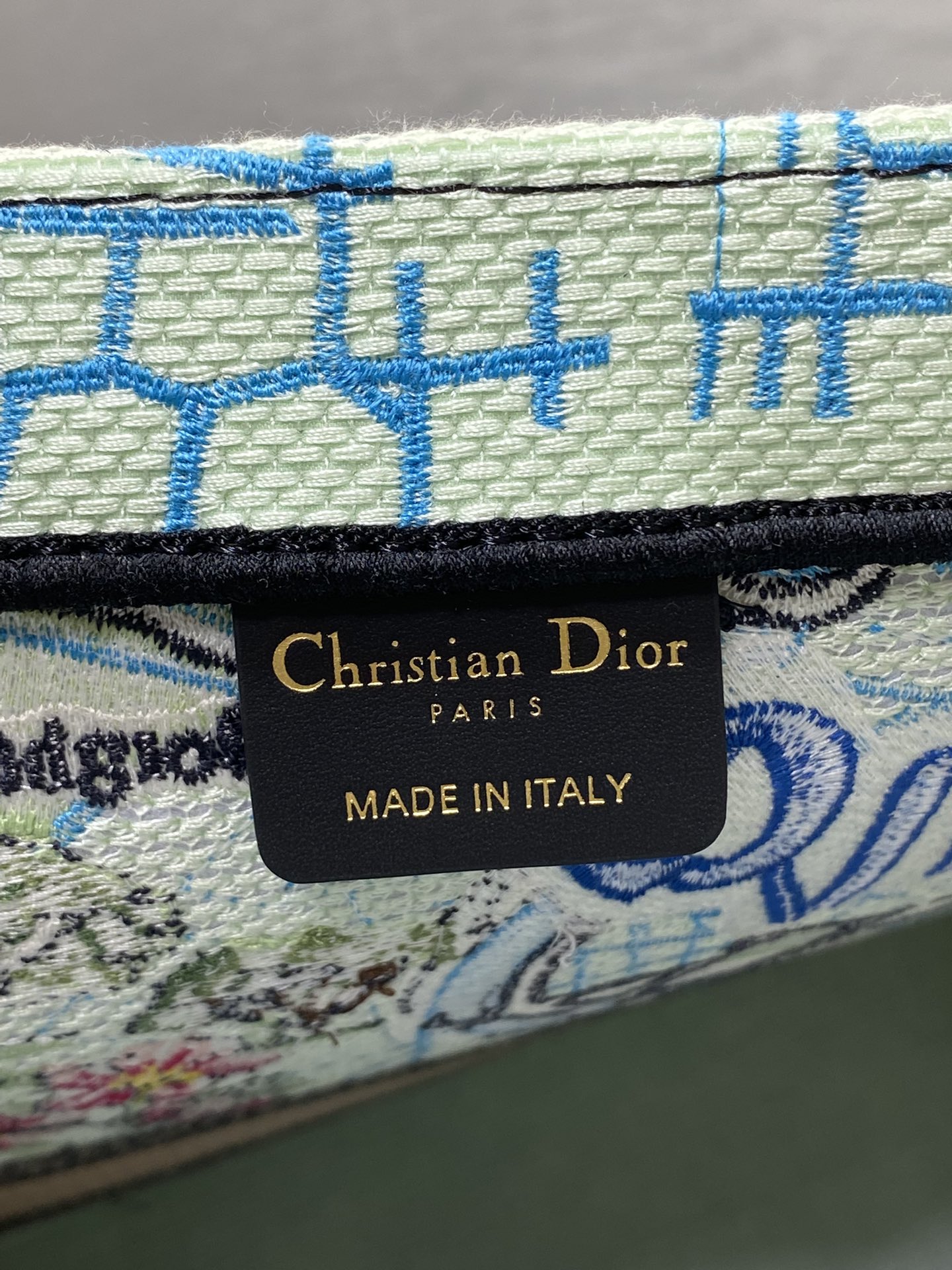 Diro Book Tote