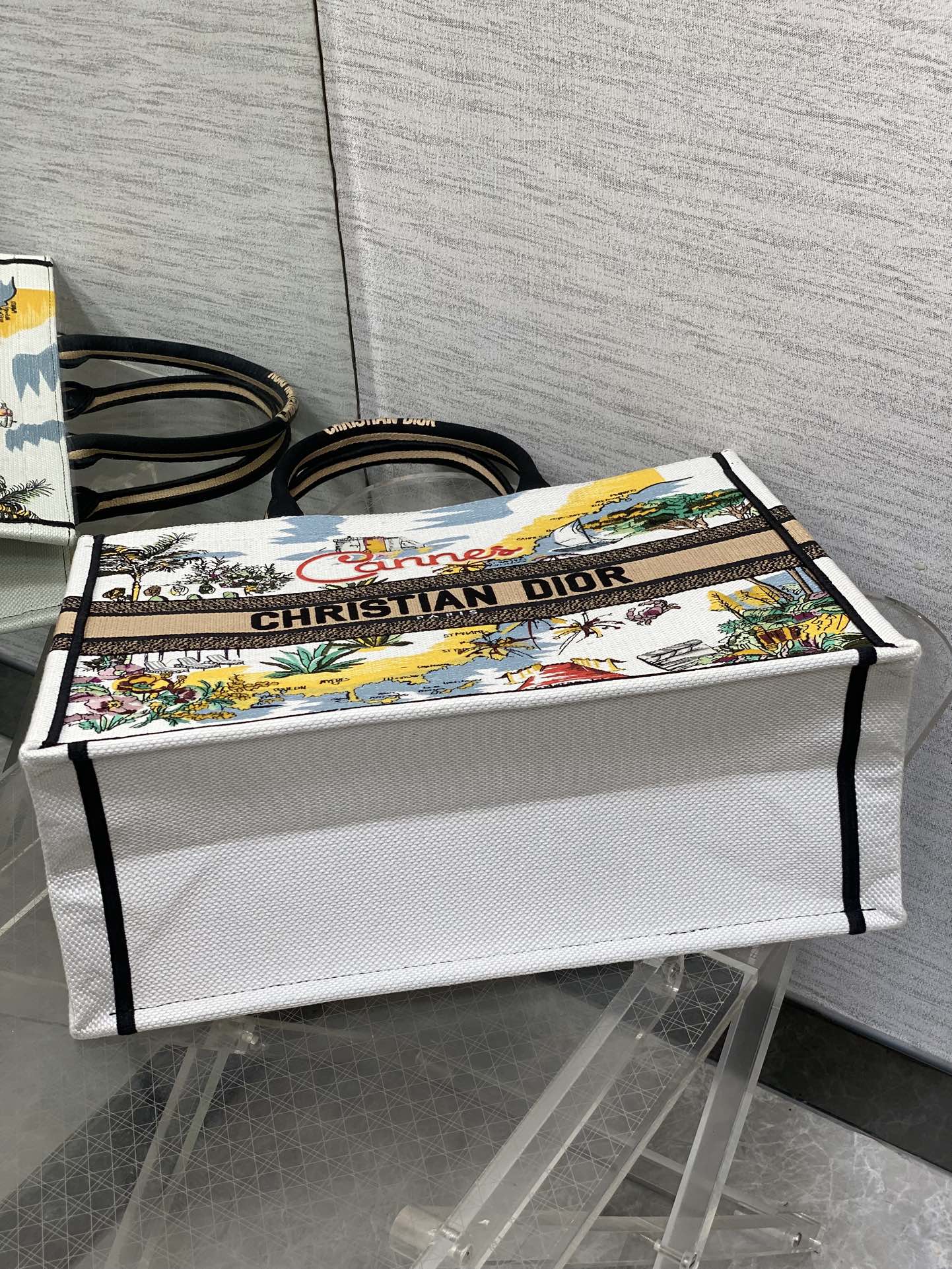 Diro Book Tote