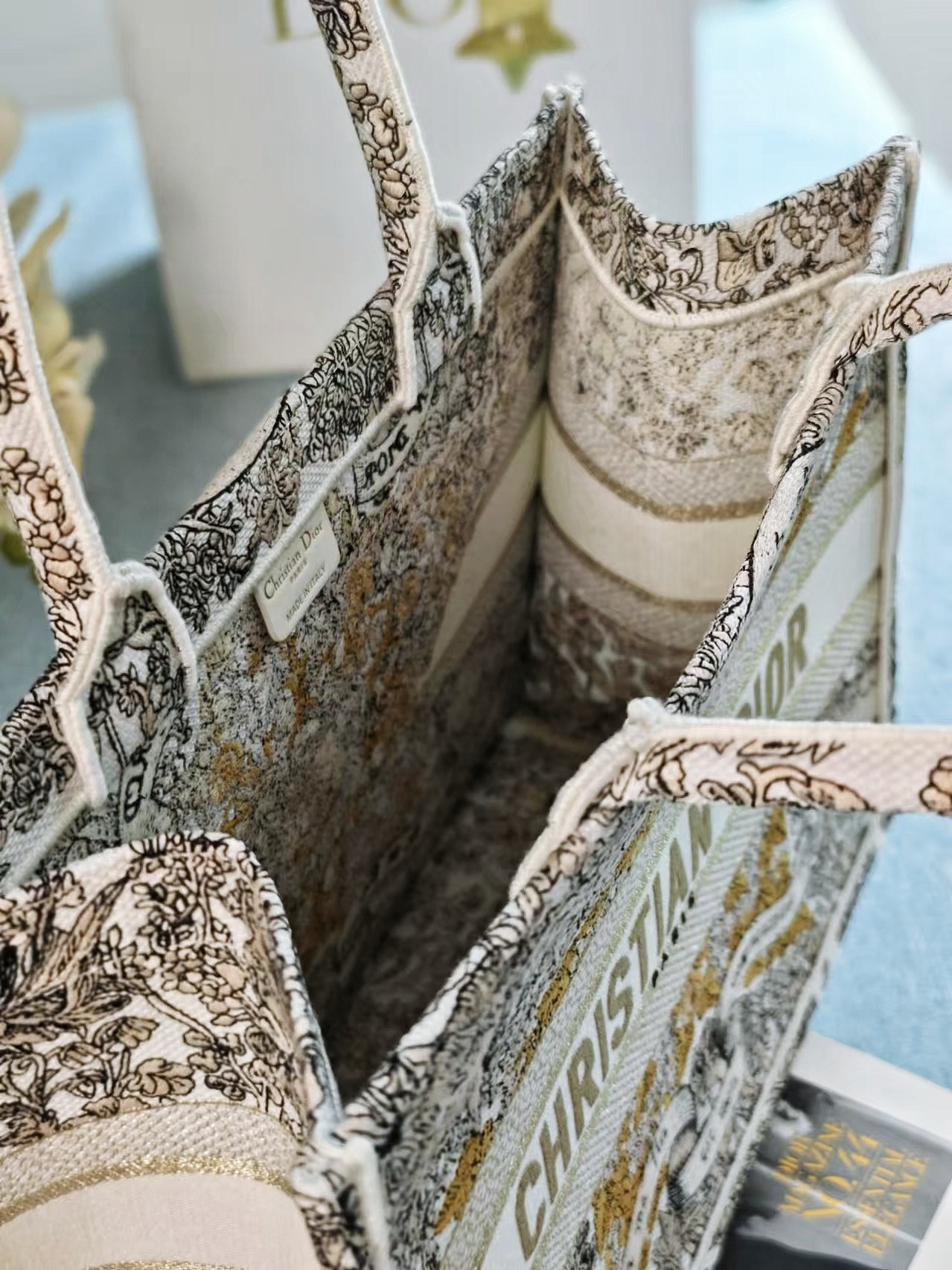 Diro Book Tote