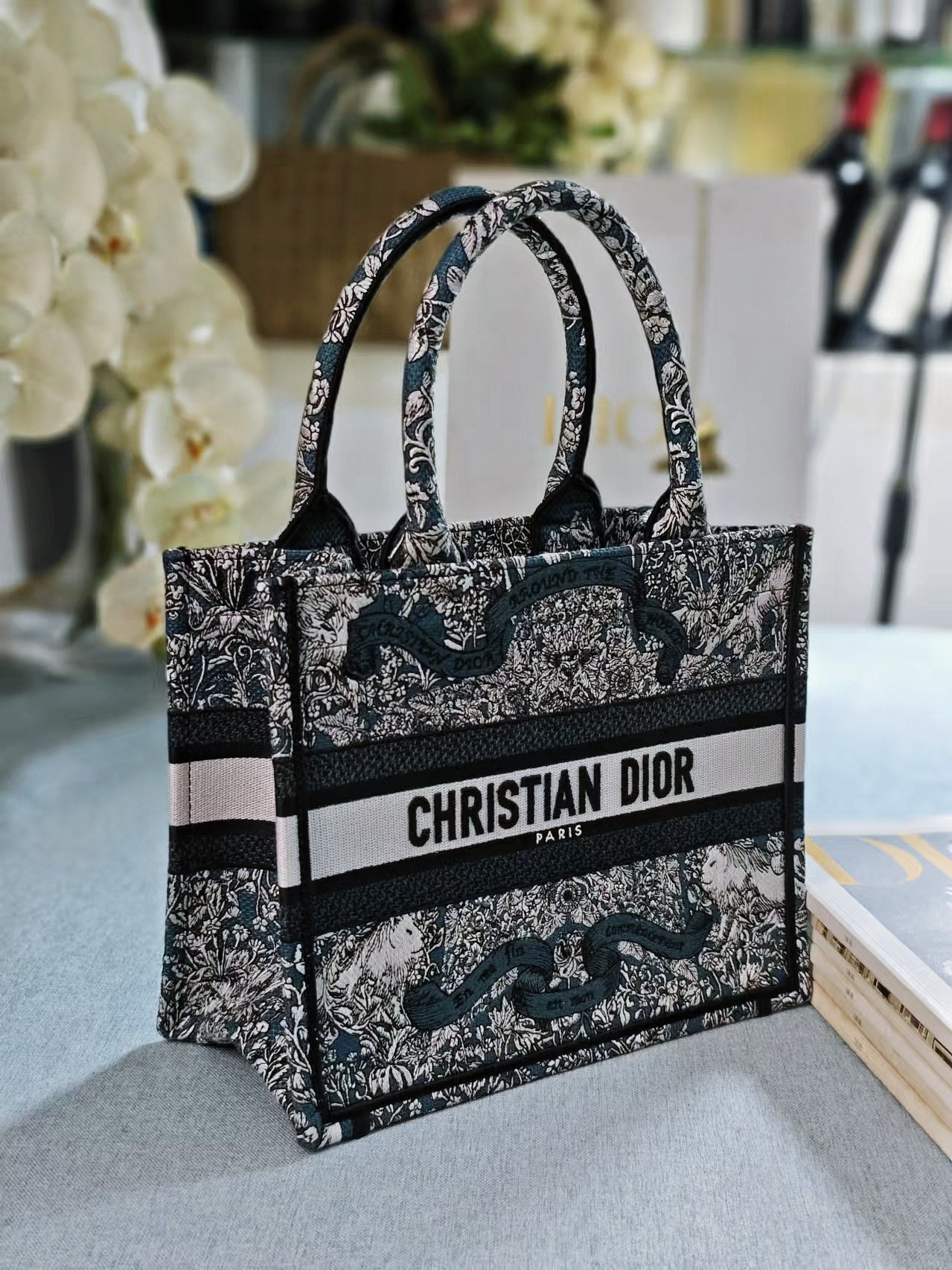 Diro Book Tote