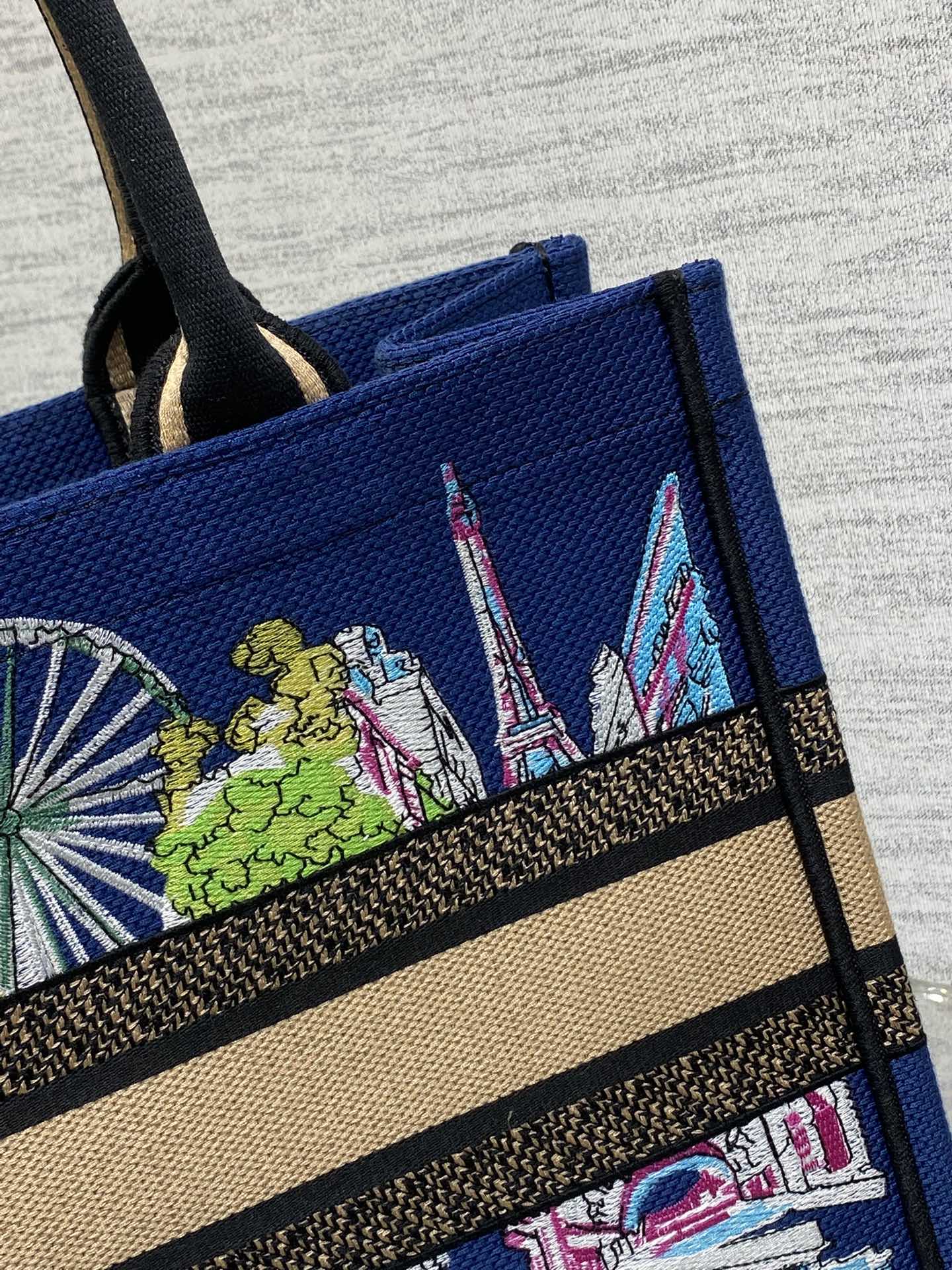 Diro Book Tote