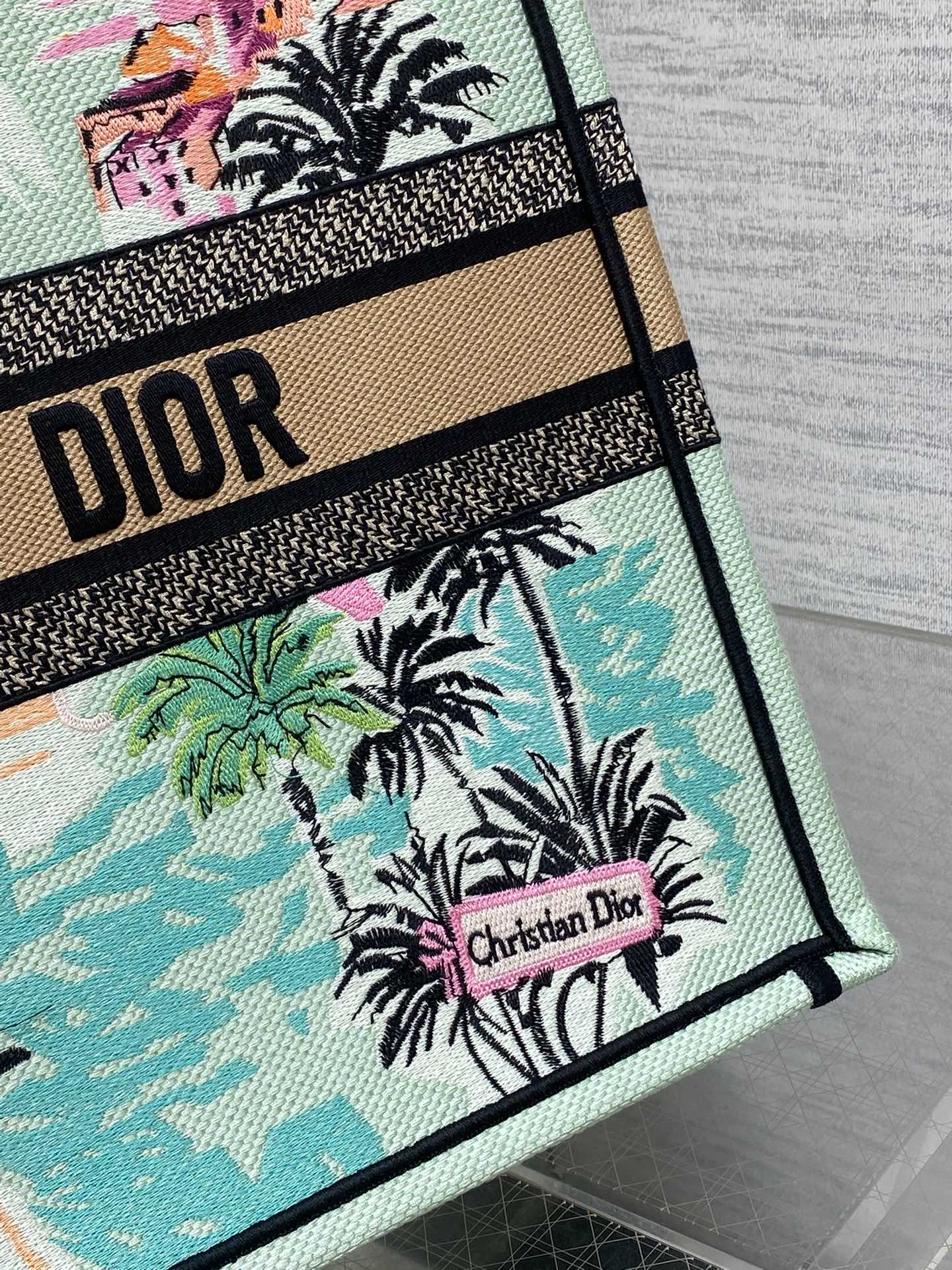 Diro Book Tote