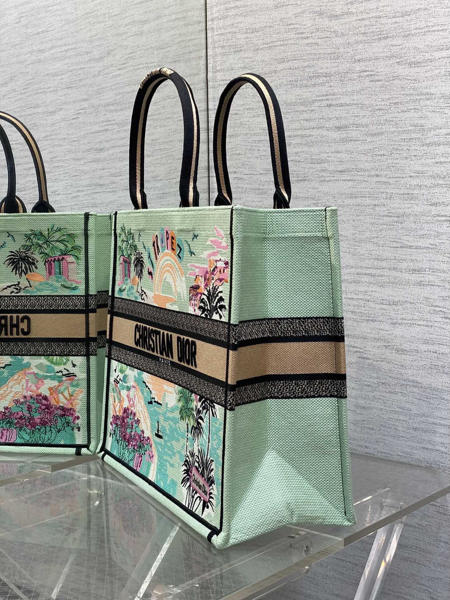Diro Book Tote