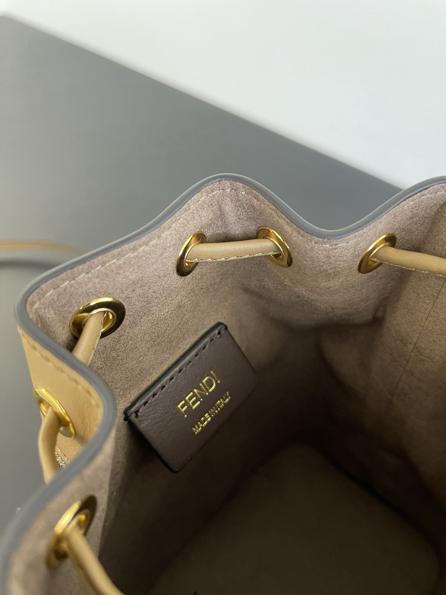 Fendi Mini Mon Tresor Bag -12x18x10CM