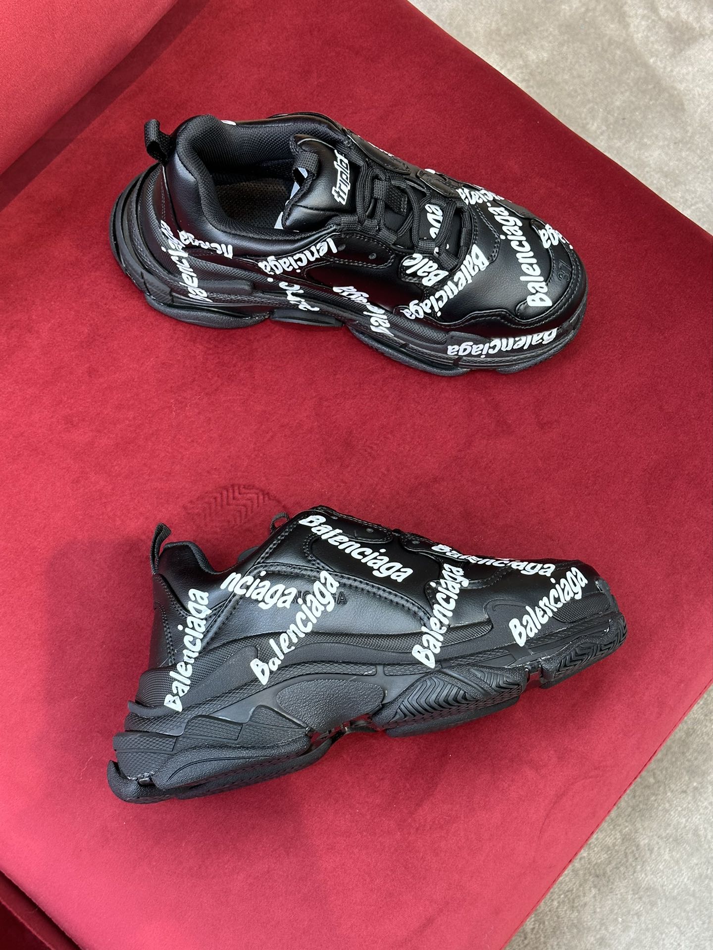 Ba*len*cia*ga sneaker