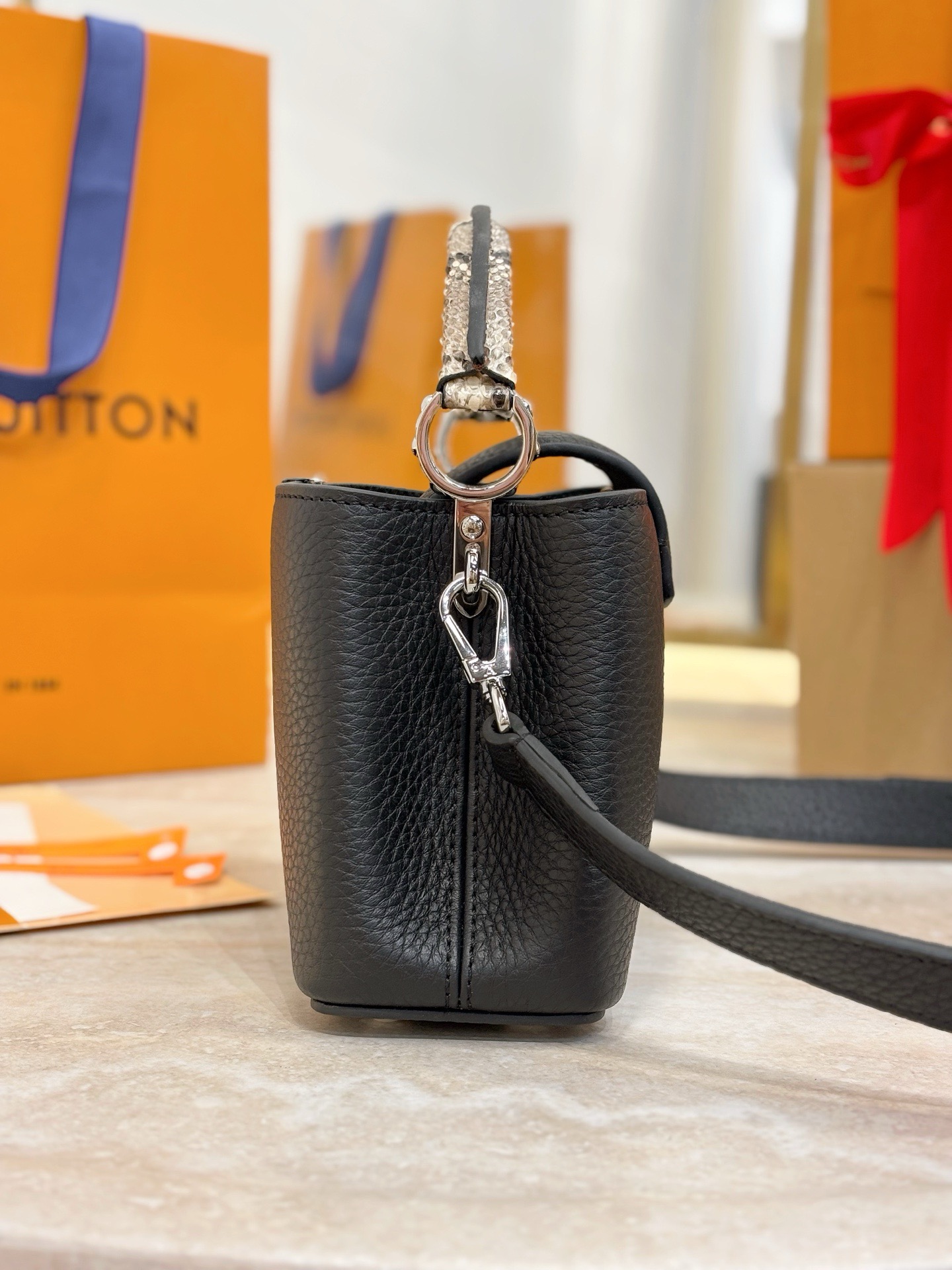 Louis Vuitton Mini Capucines Handlebag-21*14*8CM