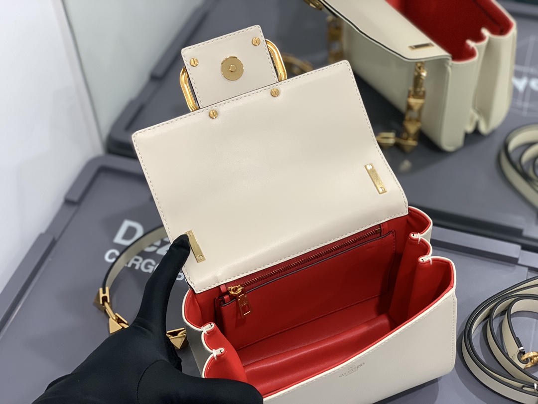 Valentino Handbags-20*15*7CM