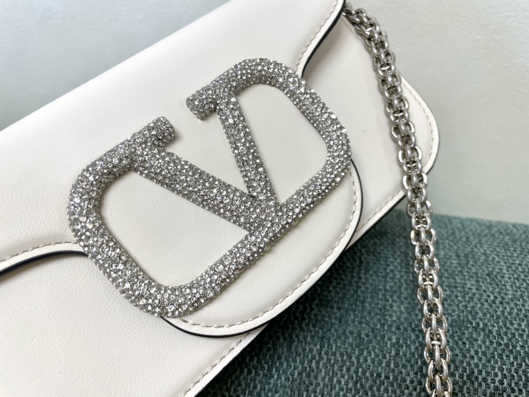 Valentino Handbags-20*15*7CM
