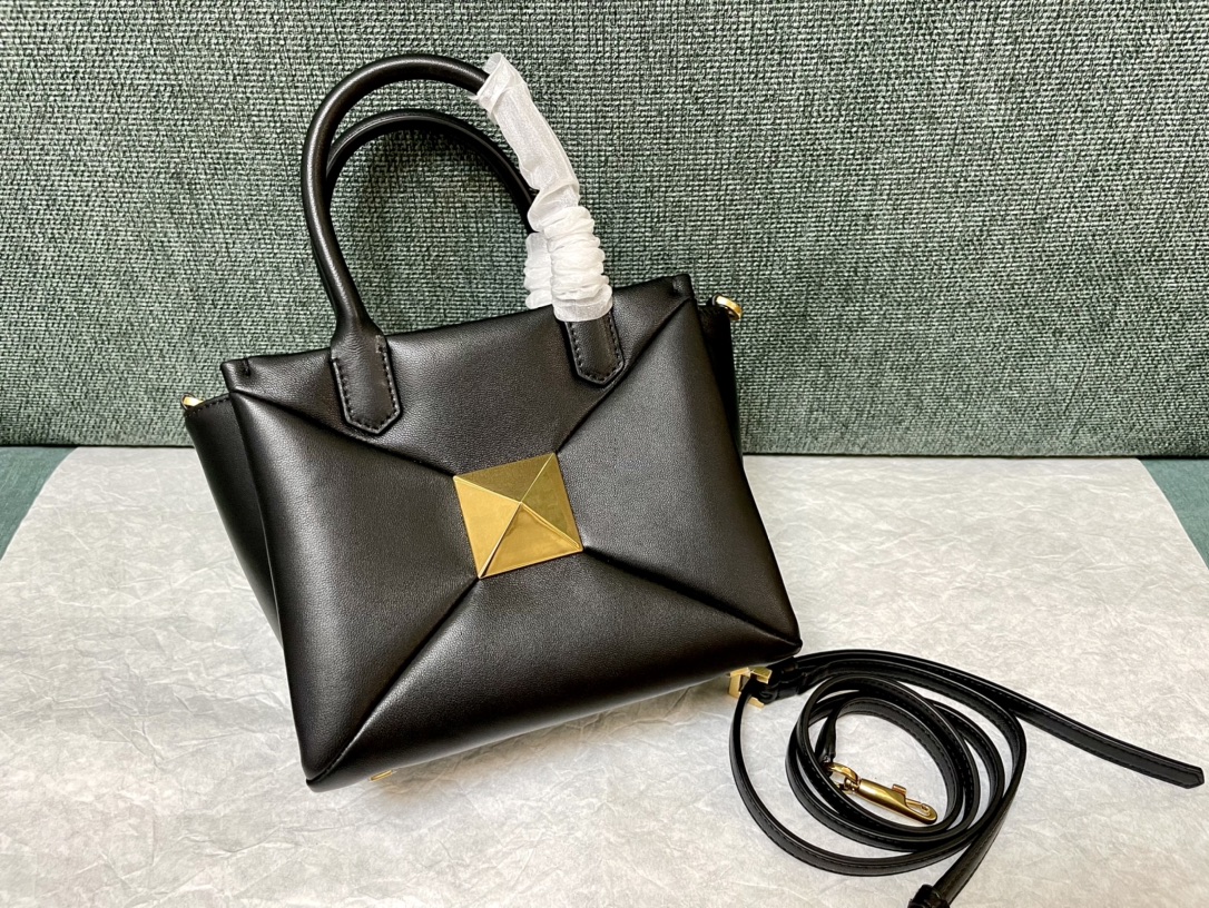 Valentino Garavani Onestud-18.5 x15x11CM