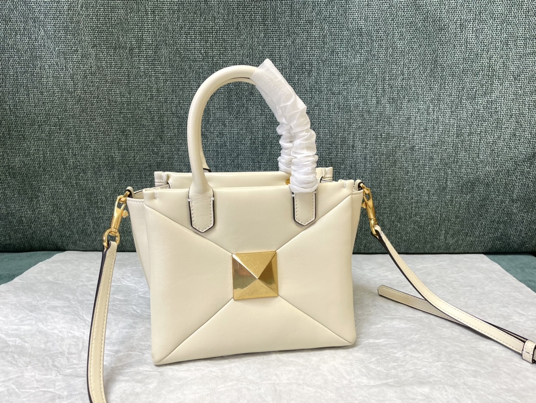 Valentino Garavani Onestud-18.5 x15x11CM