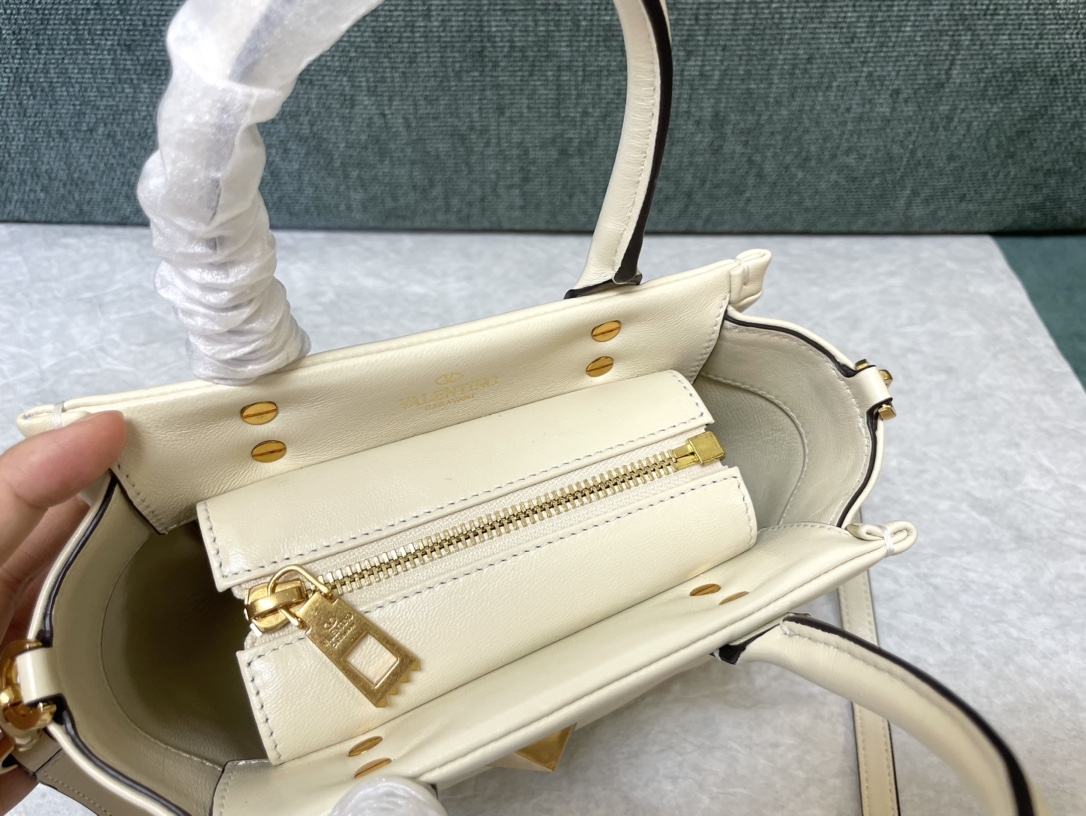 Valentino Garavani Onestud-18.5 x15x11CM