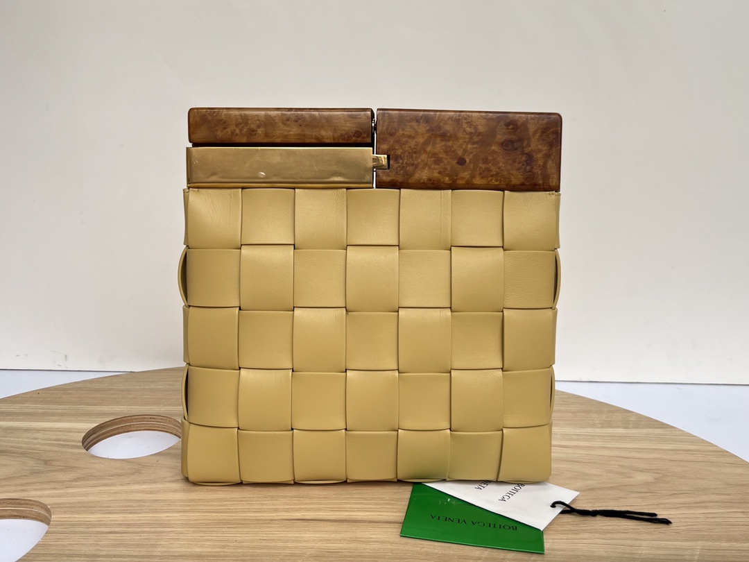 Bo*te*ga nappa pouch-28*26*5cm