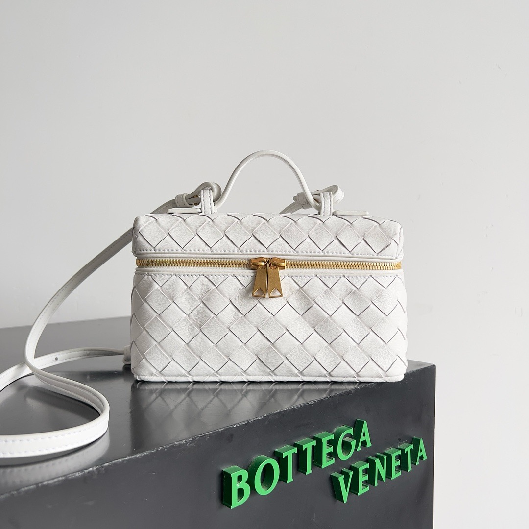 bo*te*ga Ve*ne*ta vanity case bag-22x12.5x5cm