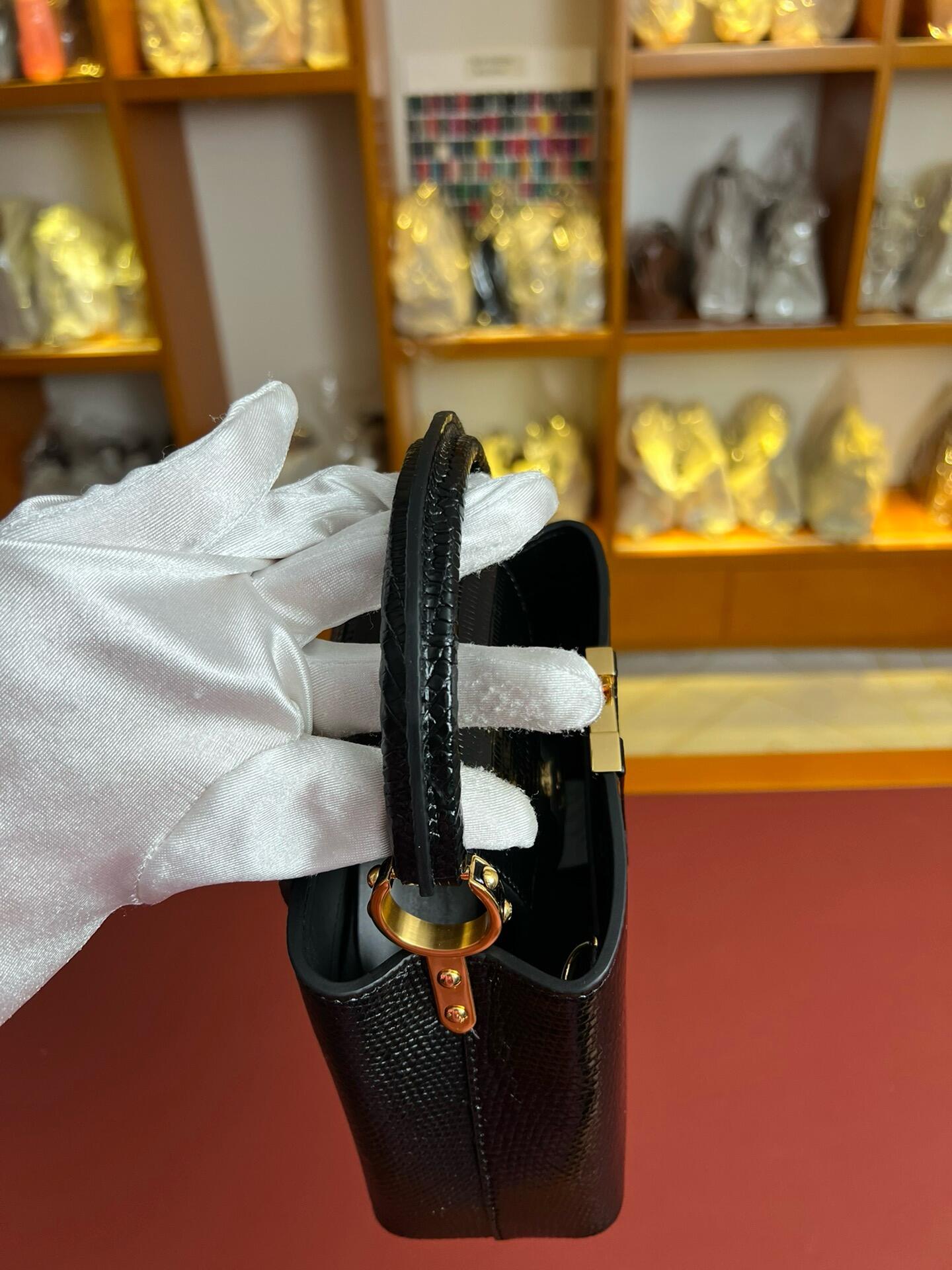 Louis Vuitton Mini Capucines Bag-21*14*8CM