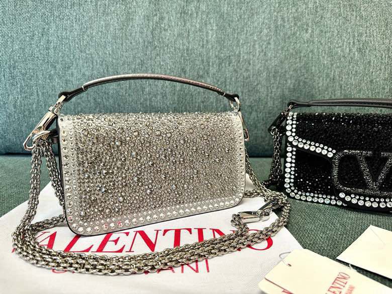Valentino Garavani Lambskin Locò Cross-19*10.5*5CM