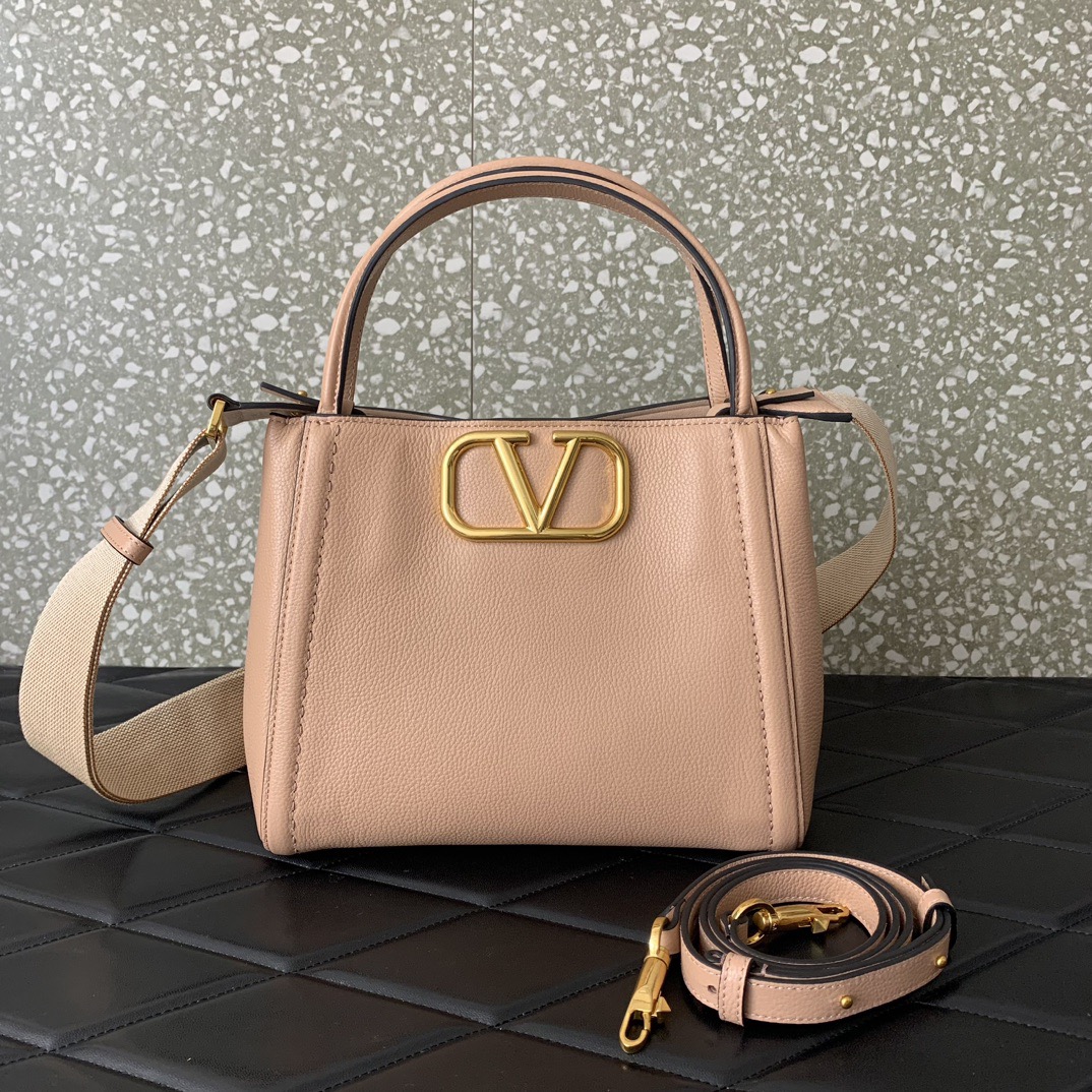 Valentino Garavani Alltime Small Handbag In Grainy -26*21*17CM