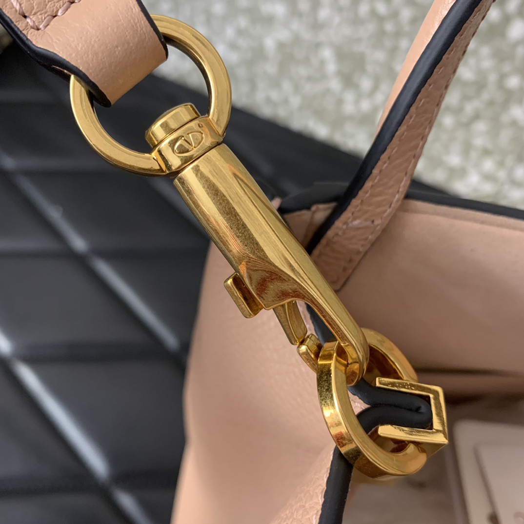 Valentino Garavani Alltime Small Handbag In Grainy -26*21*17CM
