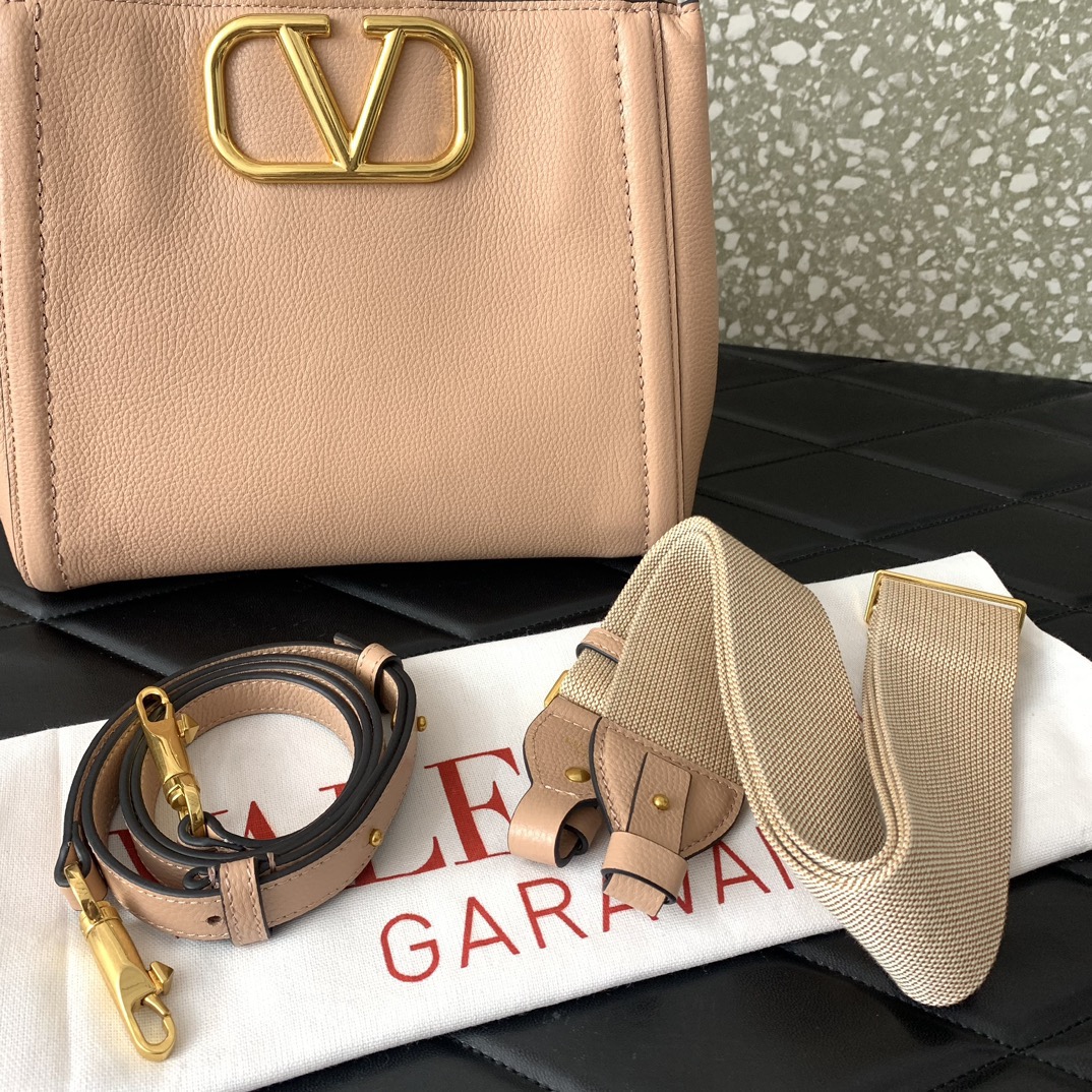 Valentino Garavani Alltime Small Handbag In Grainy -26*21*17CM