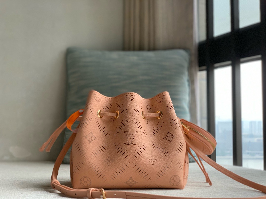 Louis Vuitton Bella Tote Bag-M23195-19*22*14CM