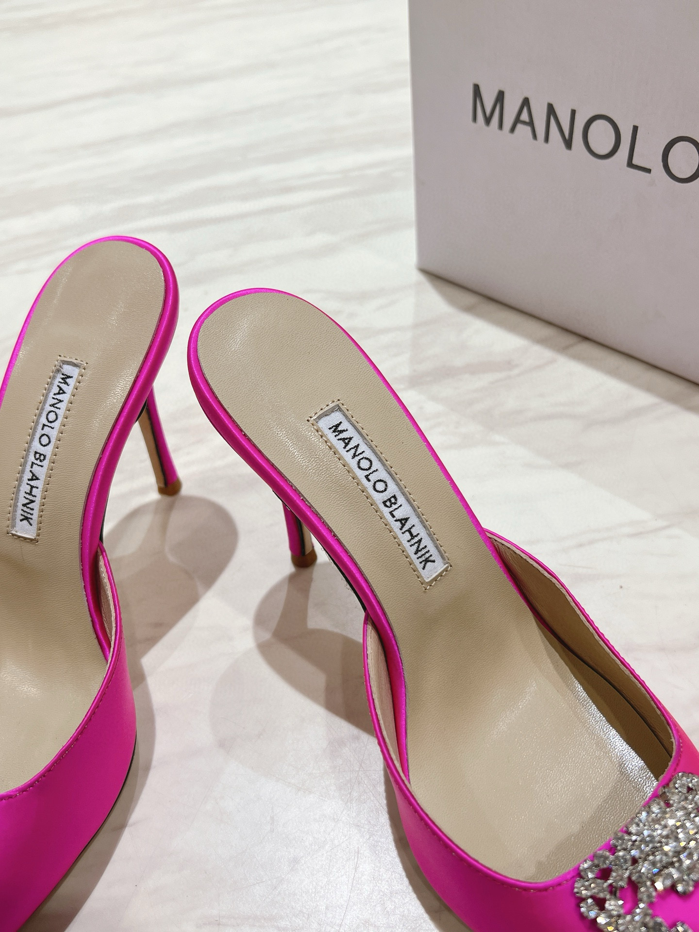 Manolo Blahnik Slides-9.5CM