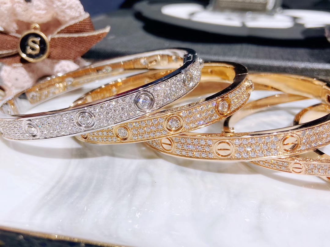 Ca*t*er bracelet