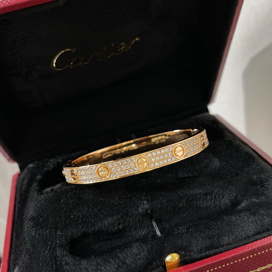 Ca*t*er bracelet