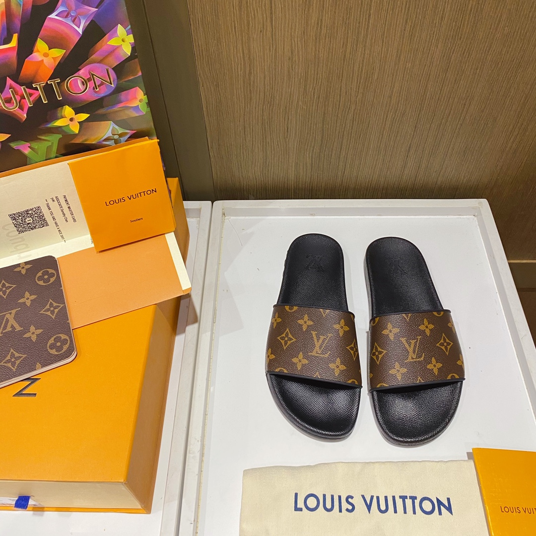 l0*is V*t0n slippers