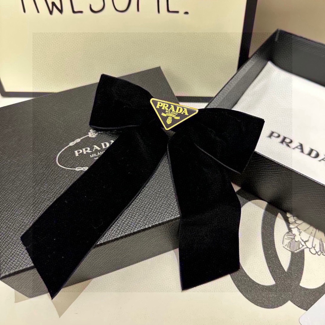 Prada Triangle-Logo Bow Velvet Hair Clip | Black
