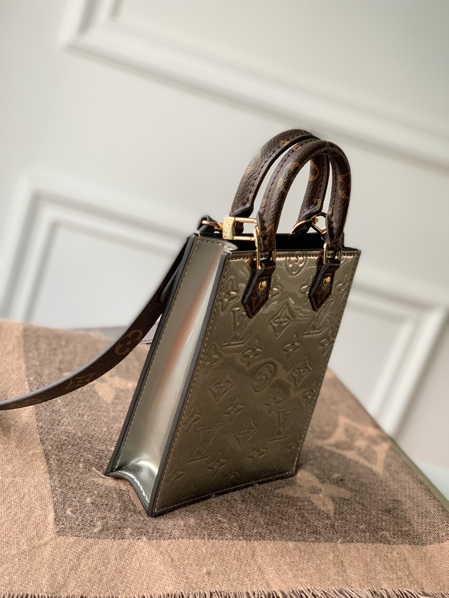 l0*is V*t0n petie sac plat tote-17*14*5.5cm