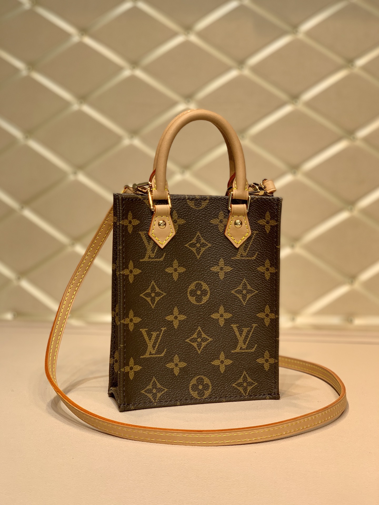 l0*is V*t0n petie sac plat tote-17*14*5.5cm