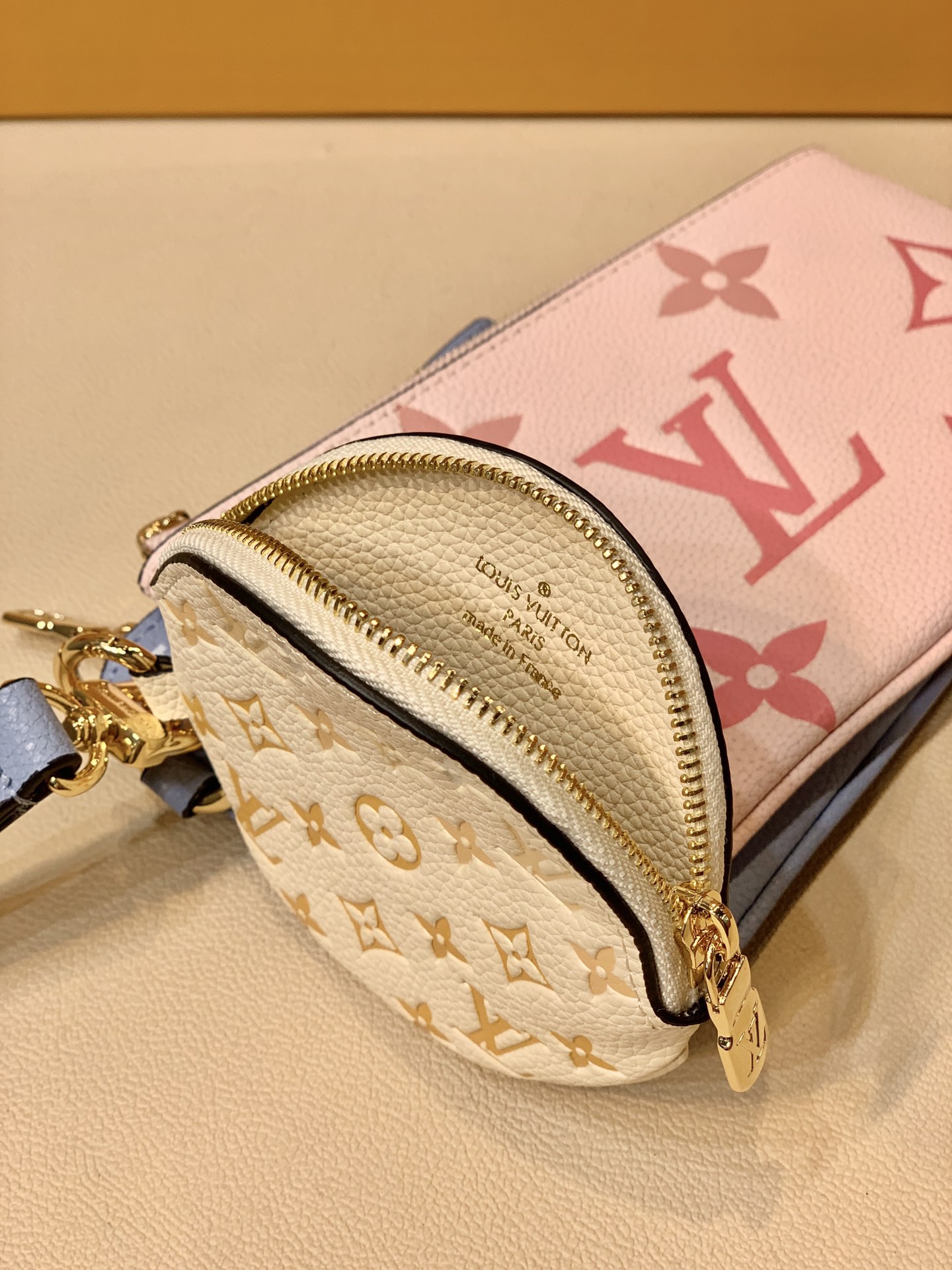 l0*is V*t0n by the pool pouch-20*12*3cm