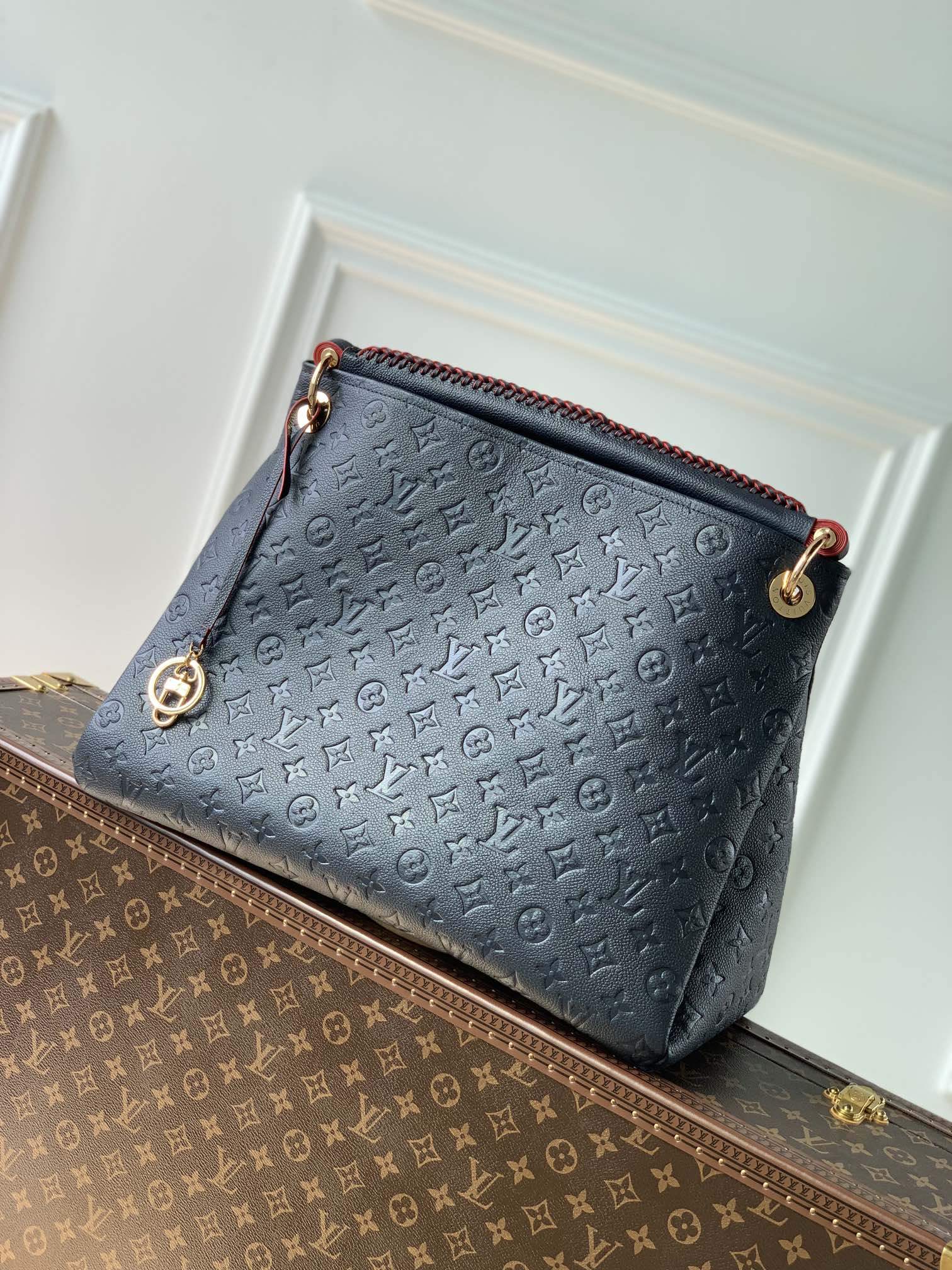 l0*is V*t0n artsy handbag-navy blue-47*32*22cm